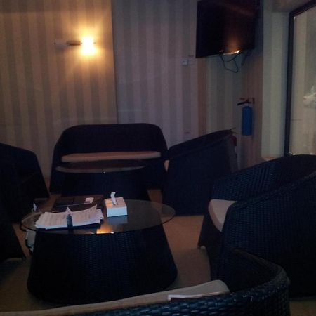 Omar Al Khayam Hotell Manama Exteriör bild